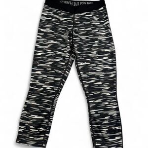 Nike Printed Capri Leggings Women’s Small Black Pattern Dri-FIT Workout Pants